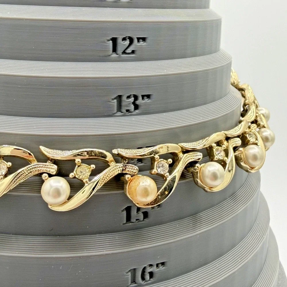 Vtg‎ Lisner Gold Tone Faux Pearl and Rectangle Clear Rhinestone Necklace